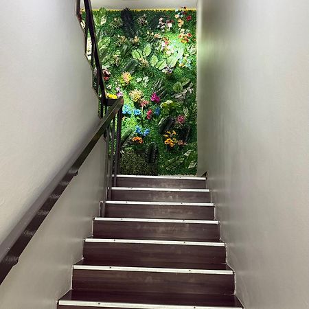 1St Living Subang Hotel Subang Jaya Bagian luar foto