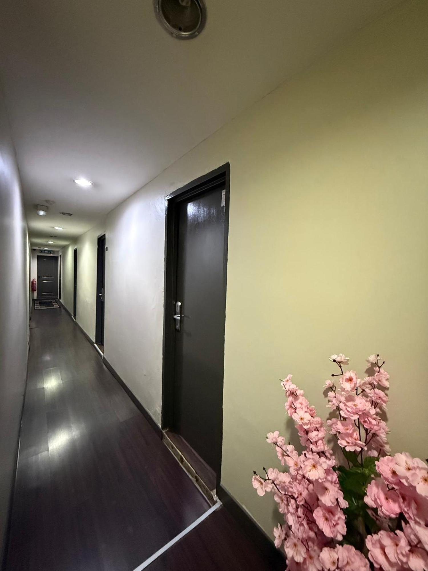 1St Living Subang Hotel Subang Jaya Bagian luar foto