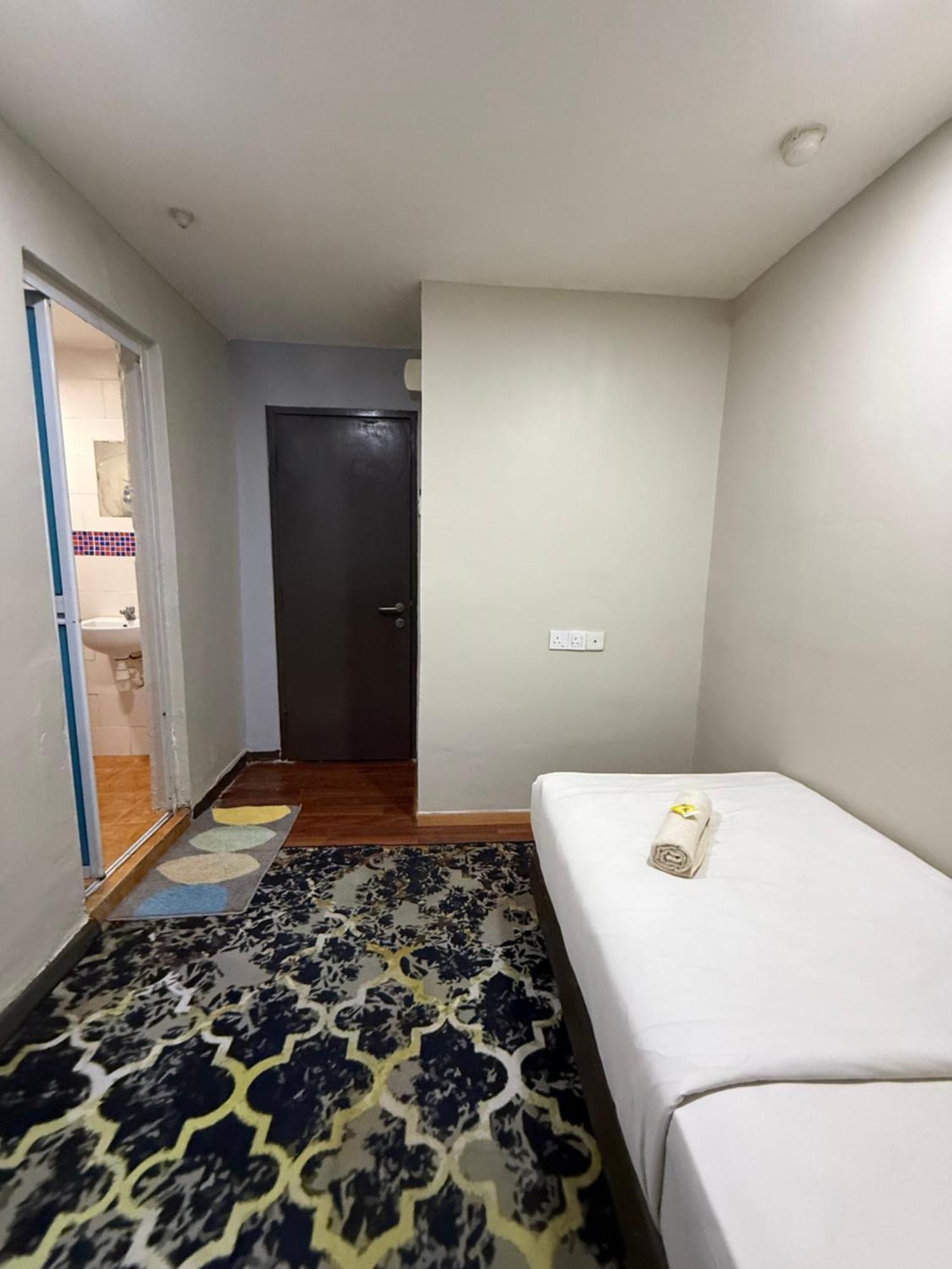 1St Living Subang Hotel Subang Jaya Bagian luar foto