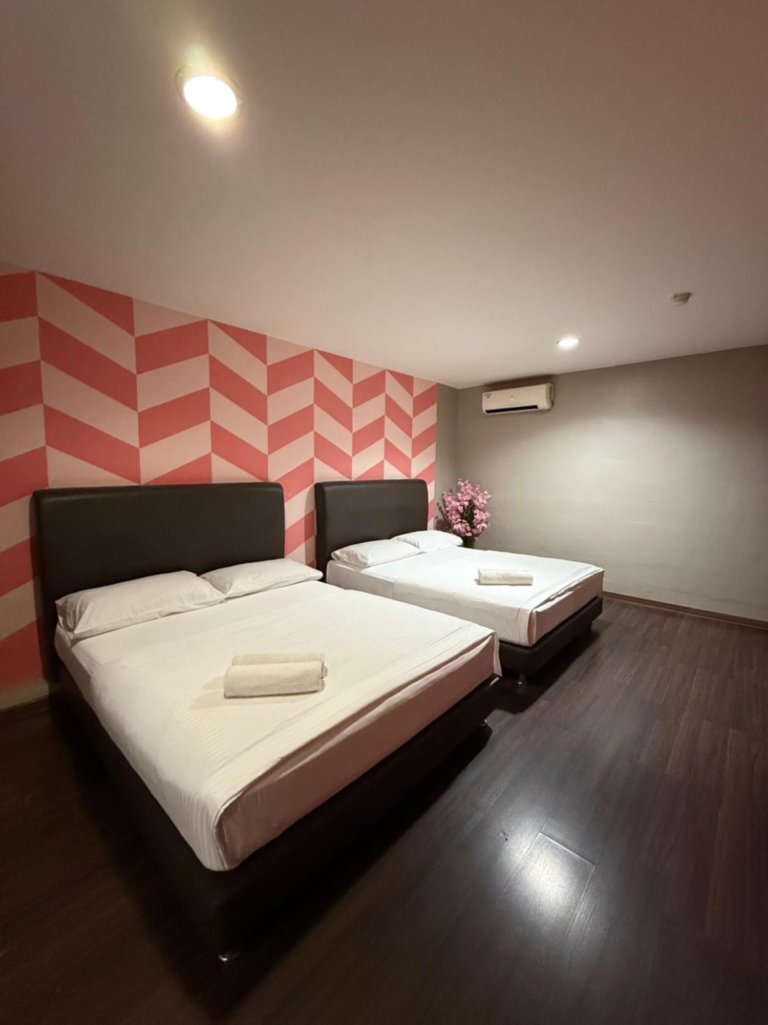 1St Living Subang Hotel Subang Jaya Bagian luar foto